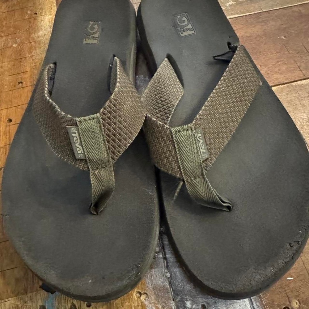 Teva Mush Flip Flop Sandals Olive Green Black Thong Strappy Women Shoes